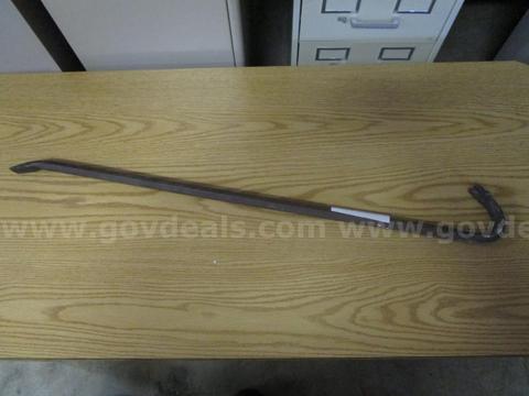 (1) USED 3' LONG METAL CROWBAR