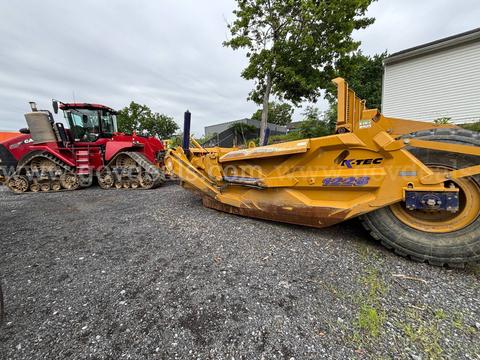 2020 Case IH Quadtrac 580S Tractor w/ K-Tec 1228 Scraper
