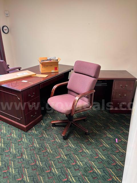Office desk & chairs
