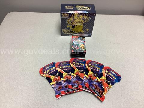Pokémon Scarlet & Violet Surging Sparks Elite trainer Box, Chaos rising booster pack, 5 Sleeved booster packs
