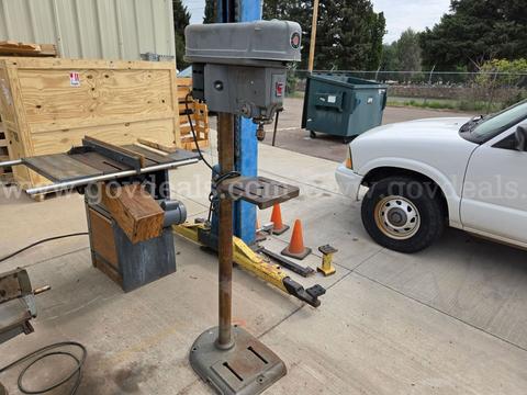 Delta Rockwell 15-017 Floor Drill Press – Working
