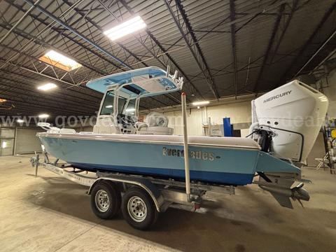 2024 Everglades 253CC Center Console Boat w/ Load Rite Trailer