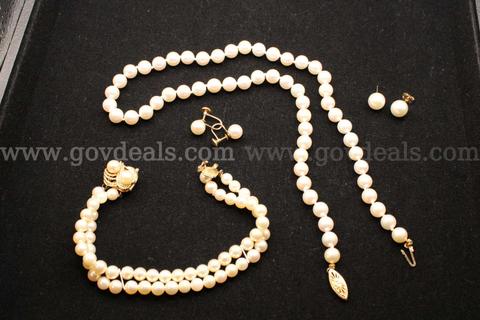 Set of Pearl Like Jewelry
