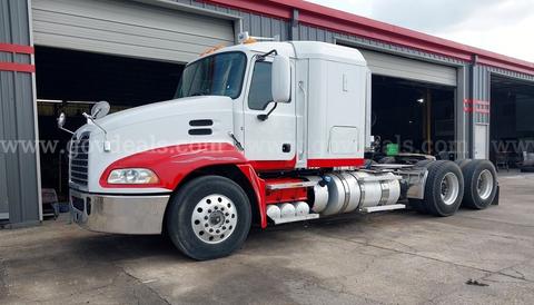 2014 MACK PINNACLE CXU613, CAB & CHASSIS W/ SLEEPER