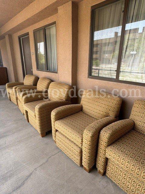 2 Lounge Chairs w/Ottoman