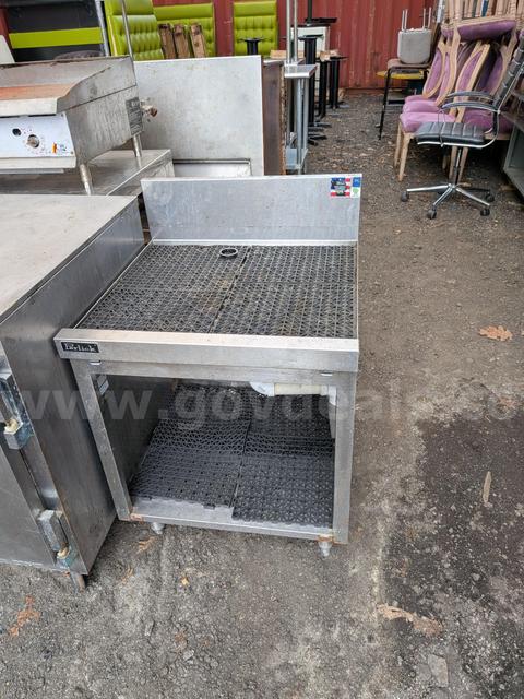 24" Perlick Drying Station