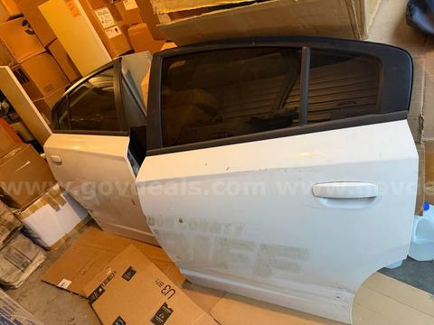 2019 DODGE CHARGER TWO COMPLETE BACK DOORS Left And Right Color White