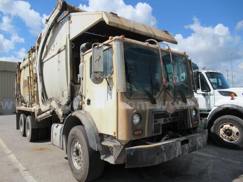 2016 Mack MRU600 Garbage Packer