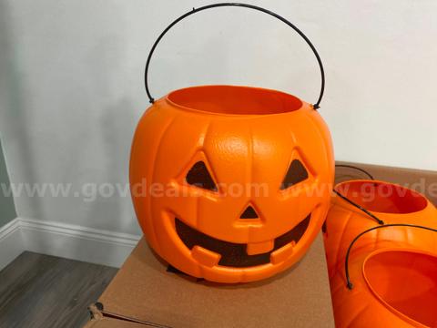 Brand New - 30 PCS - 8" Orange Pumpkin Pail Halloween Trick-or-Treat Basket - Shipping Available