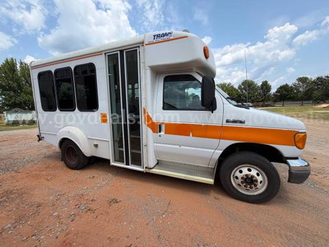 2006 Goshen 15 Passenger Van