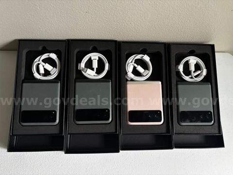 Lot of (8) Moto Razr 5G 128GB