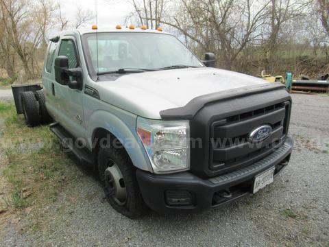 2015 Ford F-350 SD XL SuperCab Long Bed DRW 2WD
