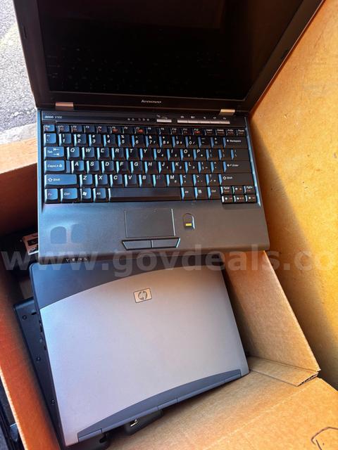 Lot of E-Waste (Dock Stations, Laptops)