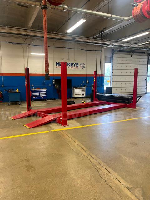 Forward 4-Post Automotive Lift