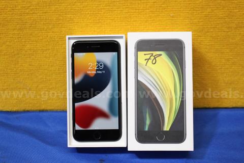 (1) Apple iPhone SE 4" 15.4.1