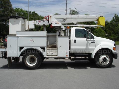 2009 Ford F750 with Terex TL45M Aerial Device