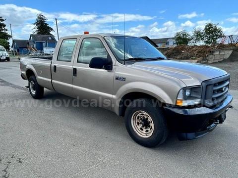 2003 Ford F-250 SD XL Crew Cab Long Bed 2WD