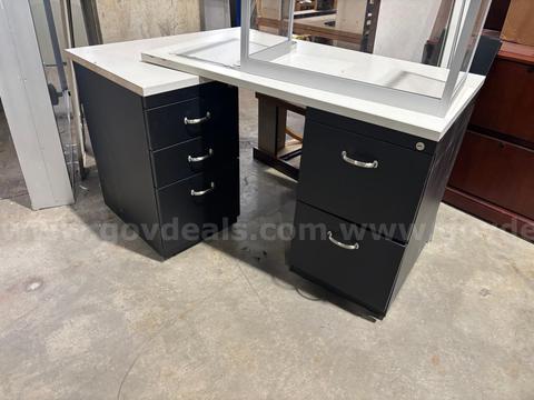 Lot of two end drawers