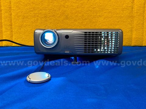 (1) Dell 2300 MP DLP Front Projector