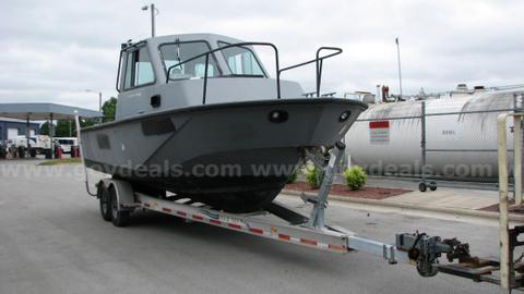 Small craft boat with 27β trailer