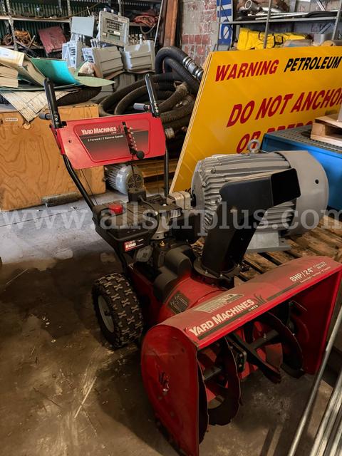 Yard Machine 24" Cut - Snow Blower