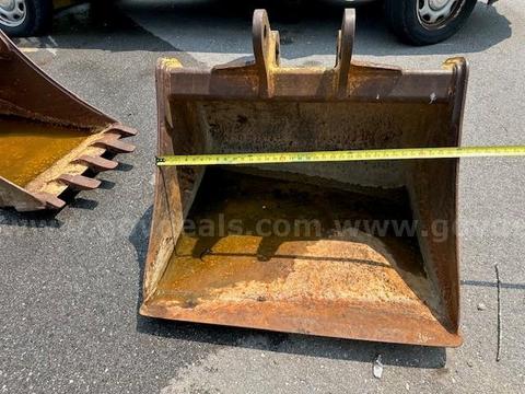 (1) Used 36" John Deere Smooth Edge Backhoe Bucket