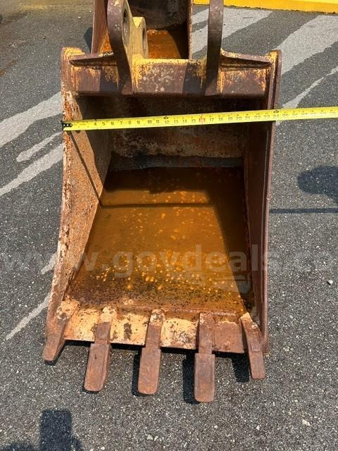 (1) Used 24" John Deere Prong Bucket #AT192015