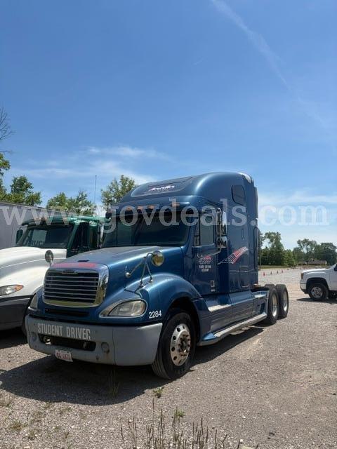 2005 Freightliner Columbia Tractor
