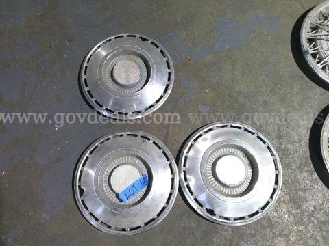 Vintage 1968-1969 chevrolet caprice 14 inch wheel hub caps