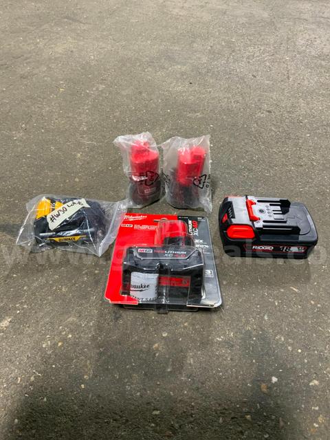 NEW Lot of 5 Miscellaneous Power Tool Battery Packs Milwaukee Dewalt Rigid M12 RB-1825 DCB120 #W30