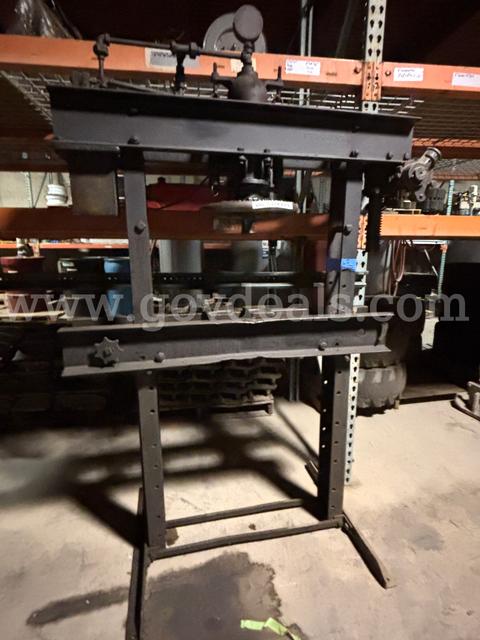 Antique Manley Machine Press β Manual Mechanical Shop Press