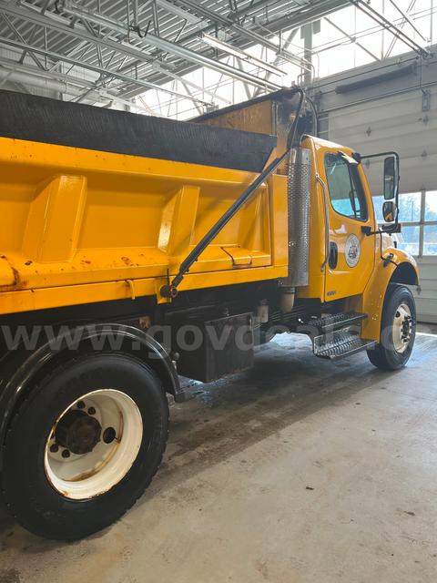 2007 Freightliner M2- 106