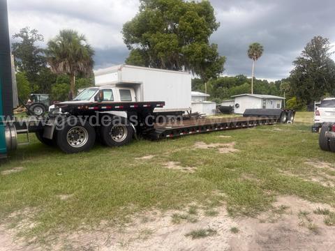 Rgn 53 foot  Low boy 32 feet in the well double drop