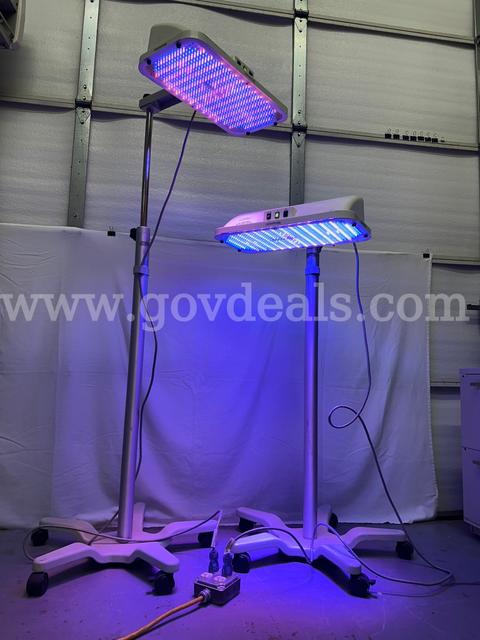 Natus neoBLUE Lights w/ rolling stands