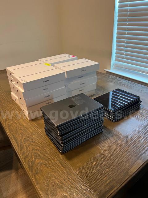 Lot of (26) Apple iPad Air 3rd Gen 256GB & (26) Apple Smart Keyboards
