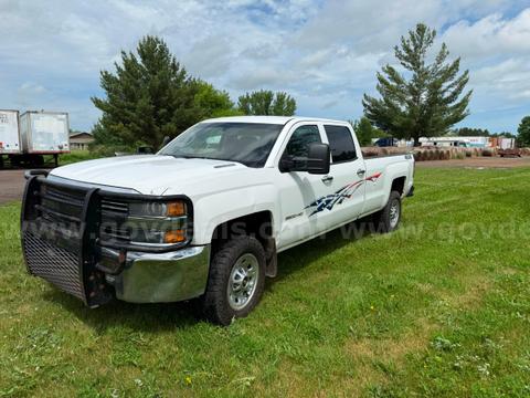 2015 Chevrolet Silverado 3500 HD 4x4 Crew Cab Pickup