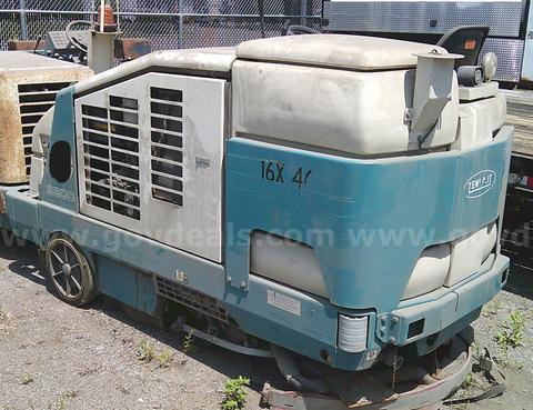 2005 Tennant 8200 Sweeper