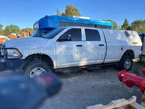 2017 Ram 2500 Crew Cab 4x4 Pickup with Utility Topper – New Engine