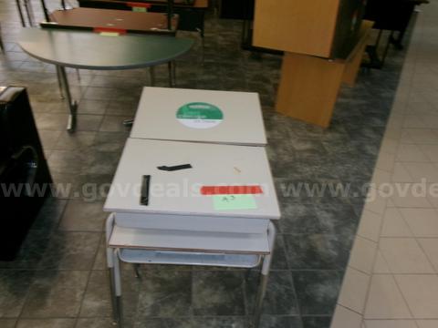 Desks, Elementary w/o chairs