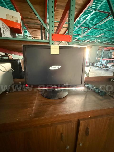 2 Samsung SyncMaster monitors