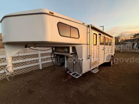 2003 TRAILSWEST GOOSENECK 3H TRAILER w/LIVING QUARTERS