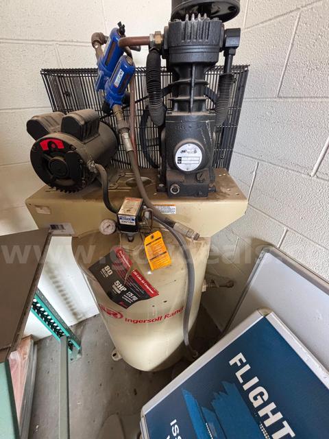 Ingersoll Rand 80gal Oil Lube Air Compressor