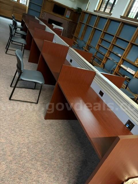 Cubical Desk with Chairs