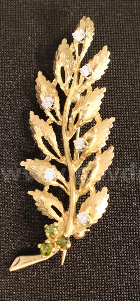 14K Yellow Gold Diamond Leaf Brooch, 6.0 Grams