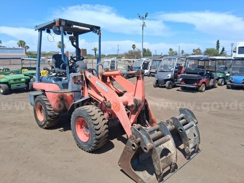 2016 KUBOTA R420ST Loader Tractor