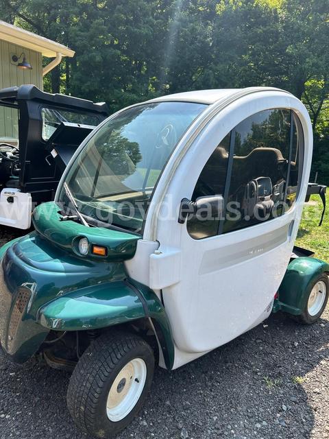 2002 GEM E825 Electric LSV with Golf Bag Rack