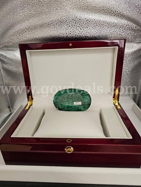 Massive 1021CT Beryl Emerald Gemstone, Great Collectors Item