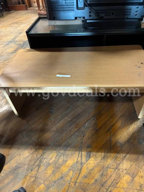COFFEE TABLE, SHORT, WOODEN / CHILDREN'S / LOW TABLE / DAY CARE / SUNDAY SCHOOL / PRESCHOOL / KINDERGARTEN