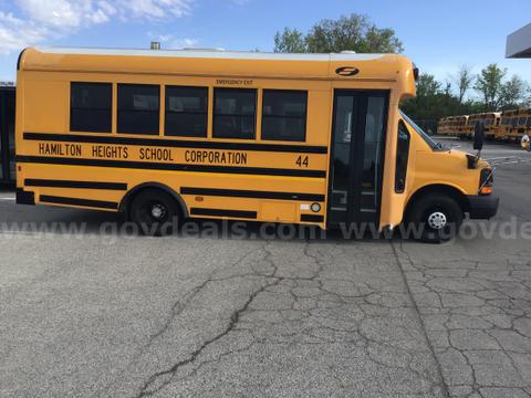 2016 Chevrolet/Starcraft 18 passenger school bus