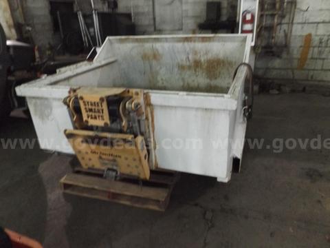Front Loader Roll Cart Dumper With McNeilus Tipper